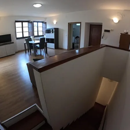 Daire Milton House *